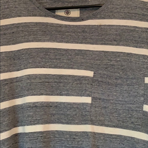 Men’s large on the byas shirt - Picture 2 of 3